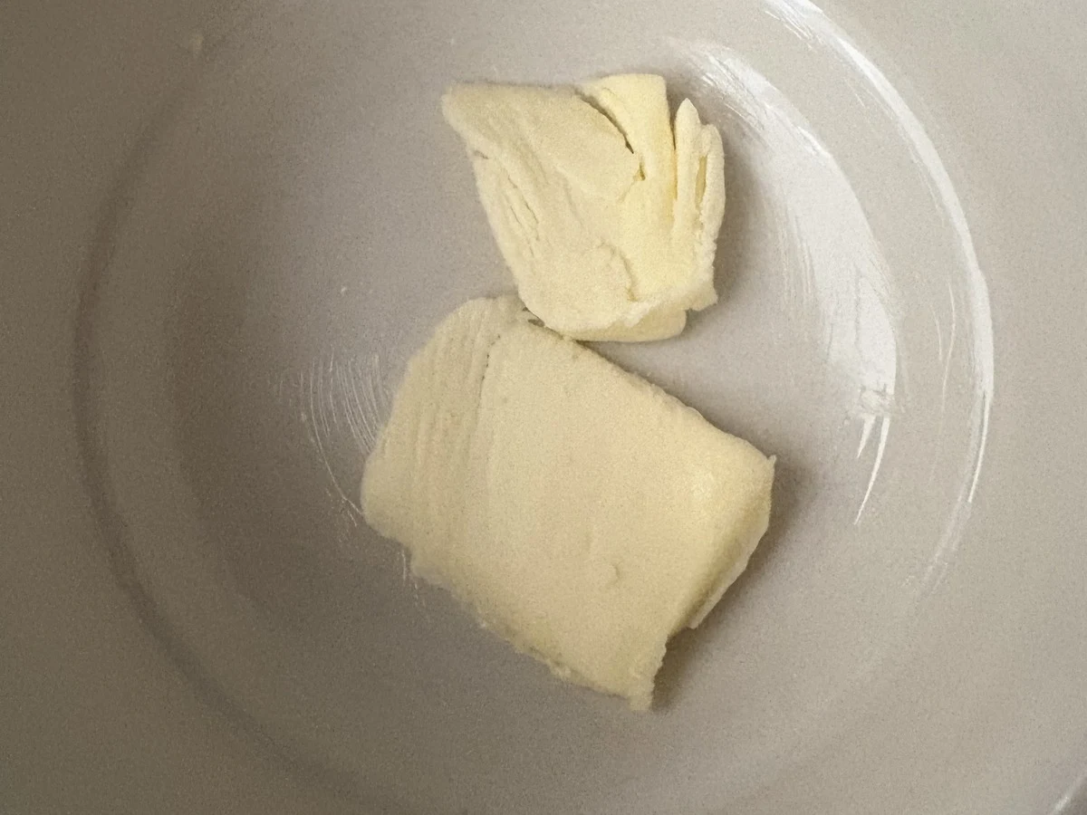 2回目。器の内側に塗ったバター